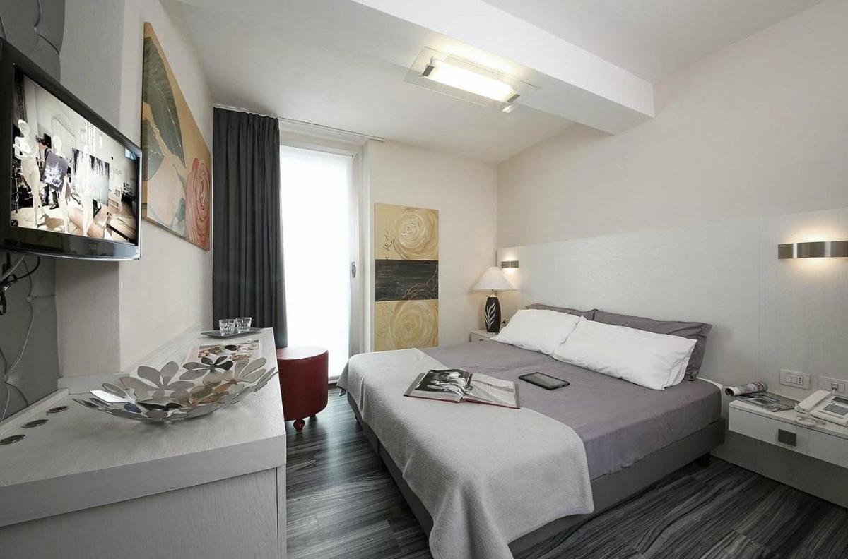Happy Hotel Atelier Gardone Riviera Centro & Beach Exterior photo